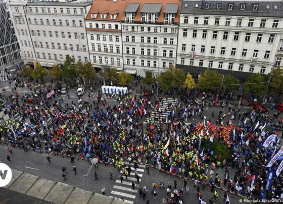 В Чехии прошли протесты против роста цен – DW – 09.10.2022