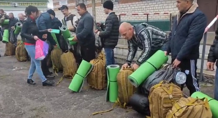 Мобилизацию мужчин в четырех районах Волгоградской области сняли на видео