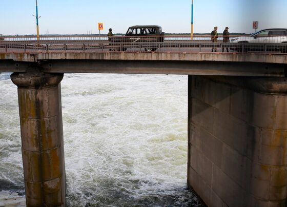 На Каховском водохранилище сбрасывают воду для снижения ущерба при разрушении ГЭС