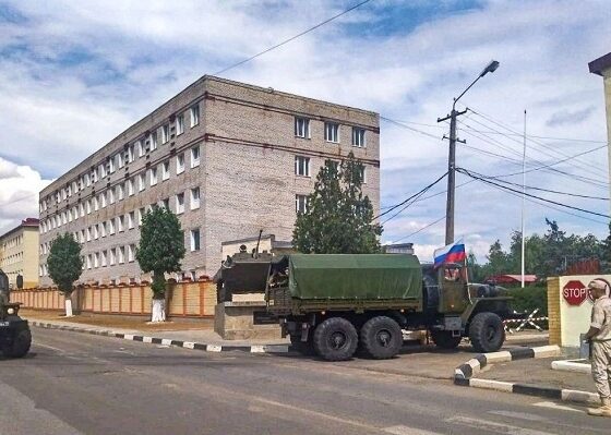 Под Волгоградом с флагами встретили вернувшихся со спецоперации бойцов