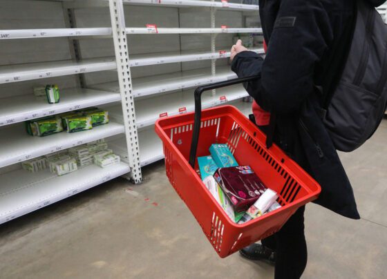 Польские СМИ написали, что высокие цены вынудили поляков покупать товары с истекающим сроком годности