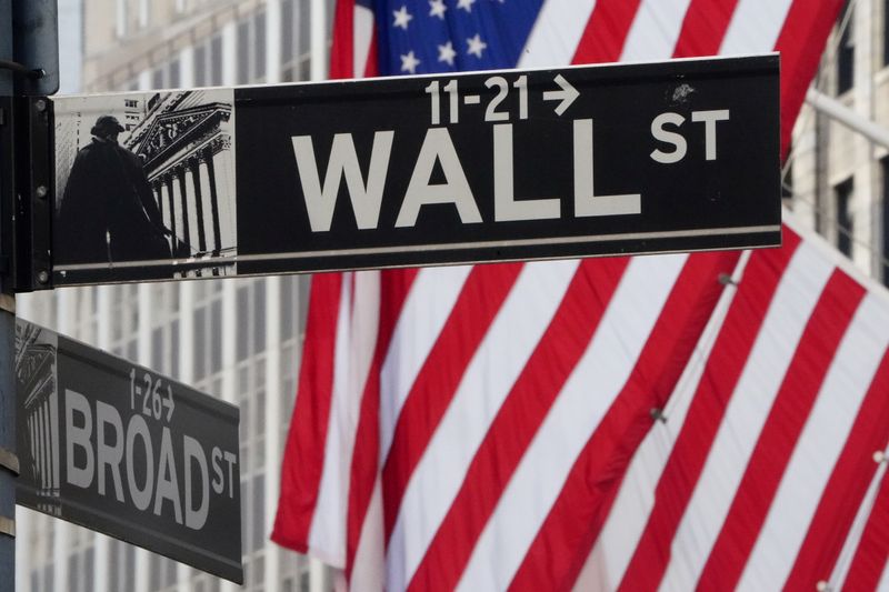 Рынок акций США закрылся падением, Dow Jones снизился на 2,11% От Investing.com