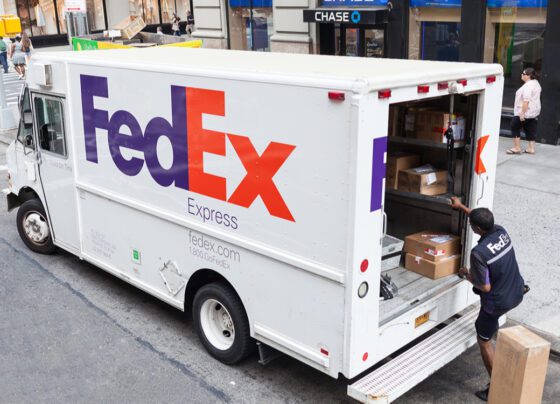 Фондовый рынок США упал до минимума за два месяца на фоне обвала FedEx