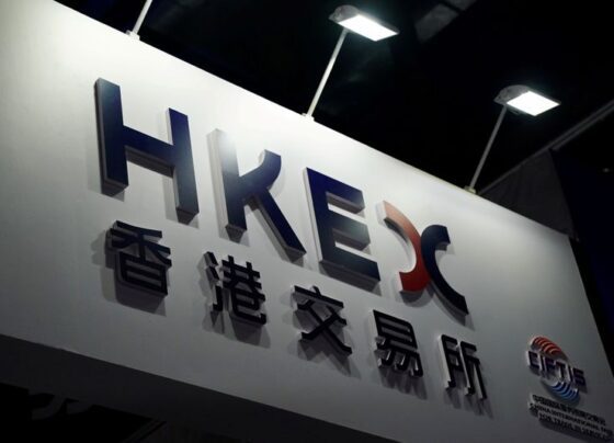 Гонконгская биржа начнет торговать во время тайфунов