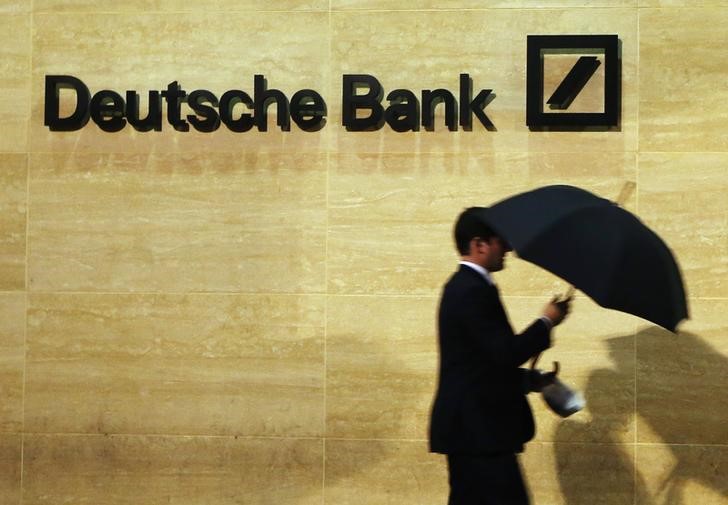 Акции Deutsche Bank показали сильнейшее падение с марта 2020 года От Investing.com