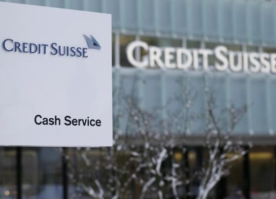Акции и бонды Европы упали в начале недели из-за Credit Suisse