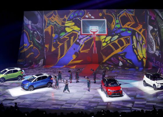 Из-за скидок Tesla китайская BYD потеряла $18 млрд