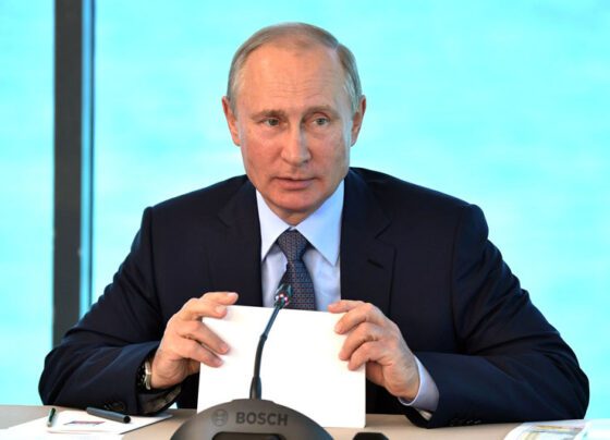 Путин ввел особый порядок сделок с «недружественными» ценными бумагами