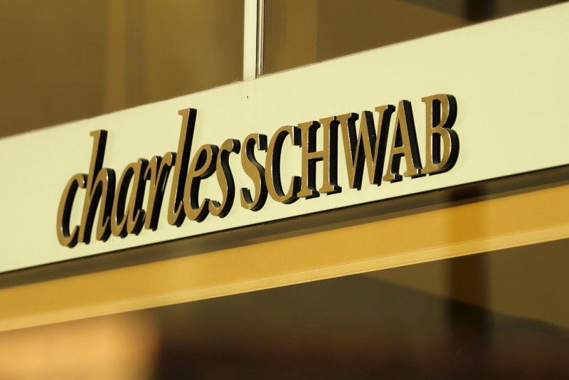 Приток капитала в Charles Schwab достиг $4 млрд в разгар паники вокруг SVB От Investing.com