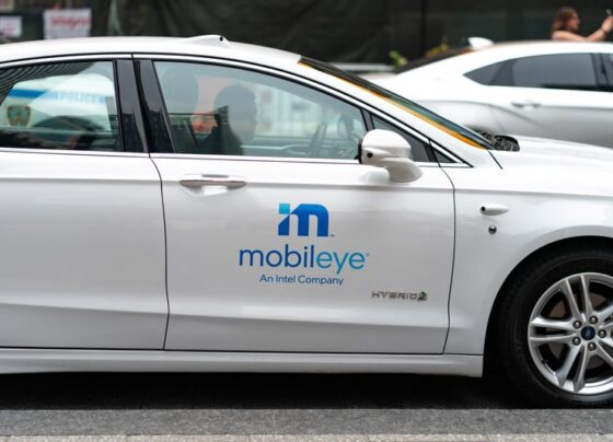 Intel привлек около $1,5 млрд за счет продажи части Mobileye