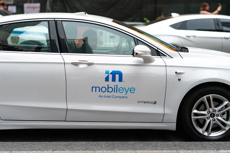 Intel привлек около $1,5 млрд за счет продажи части Mobileye От Investing.com