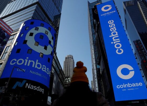 Акции Coinbase рухнули на 21% на новости об иске SEC