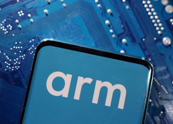 Акции SoftBank выросли после дебюта Arm