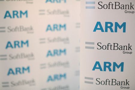 Подразделение SoftBank Arm получило оценку в $54,5 млрд на IPO От Investing.com