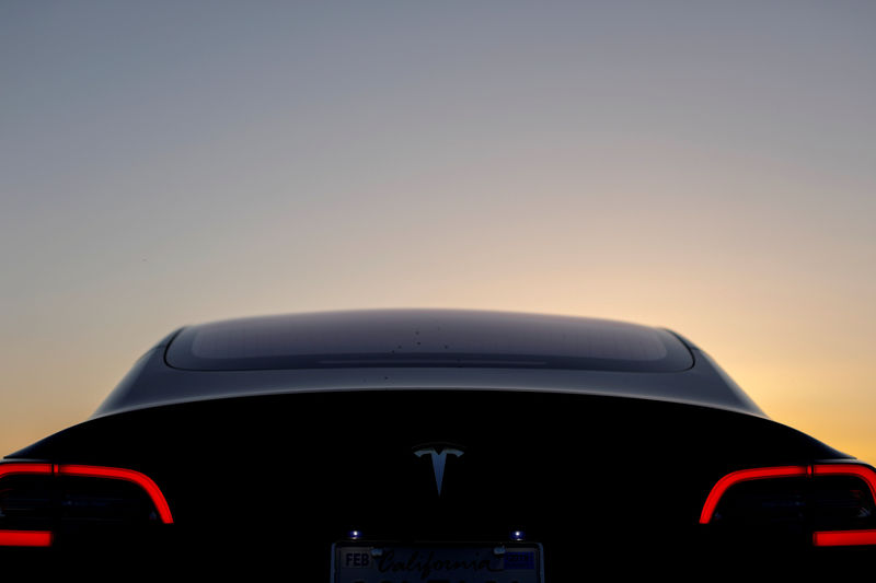 Техсектор спровоцировал рост рынка США после прогноза по акциям Tesla От Investing.com