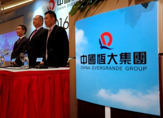 Торги акциями Evergrande снова приостановлены