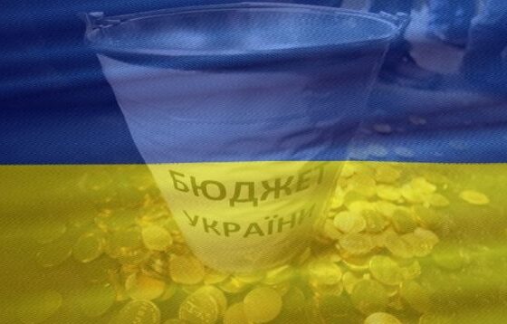 Украинская экономика убита, дефицит составляет половину бюджета — мнение