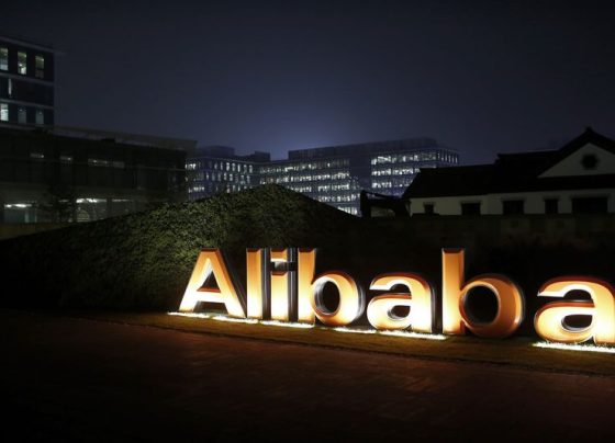Акции Alibaba упали на 10% на фоне отказа от выделения облачного бизнеса