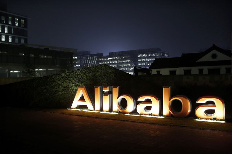 Акции Alibaba упали на 10% на фоне отказа от выделения облачного бизнеса От Investing.com