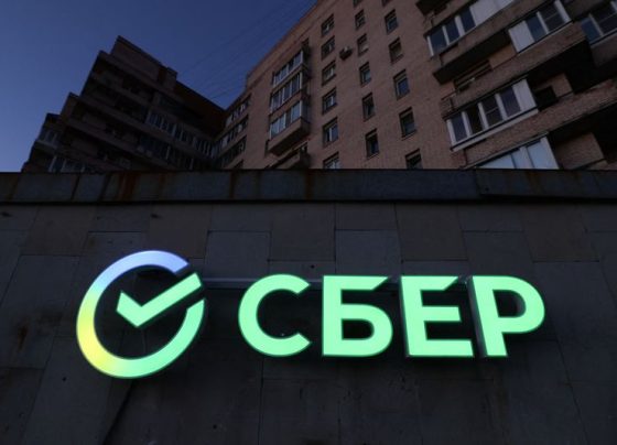 Акции Сбербанка подешевели до минимума за два месяца