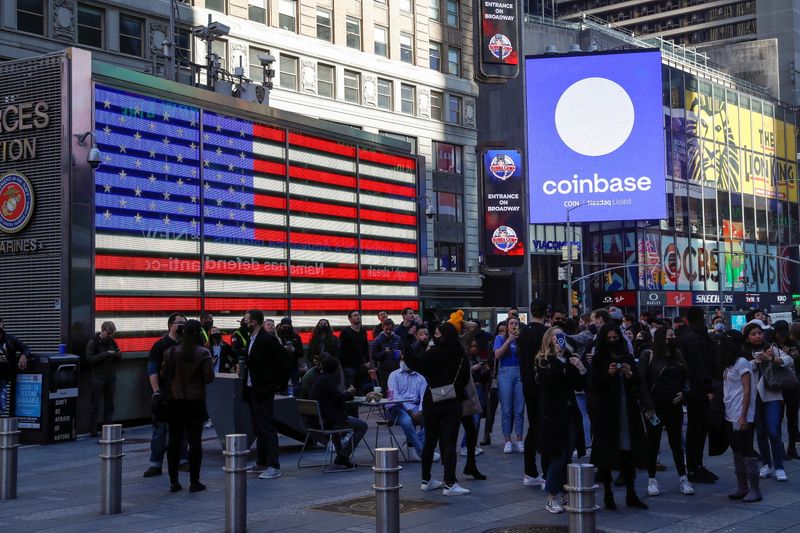 Цена акций Coinbase утроилась в 2023 году От Investing.com