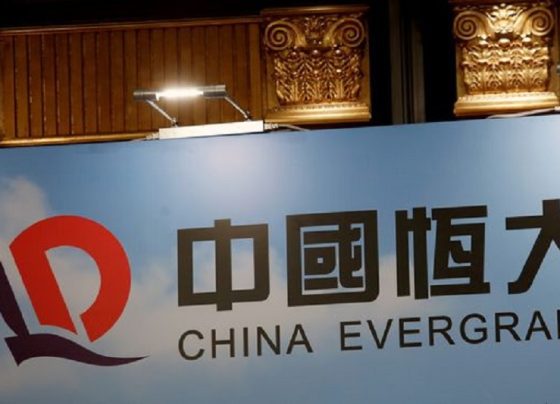 Акции Evergrande рухнули после решения о ликвидации за долг в $300 млрд