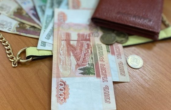 Всем без исключения, у кого есть деньги в рублях, дали срок до февраля. Потом будет поздно