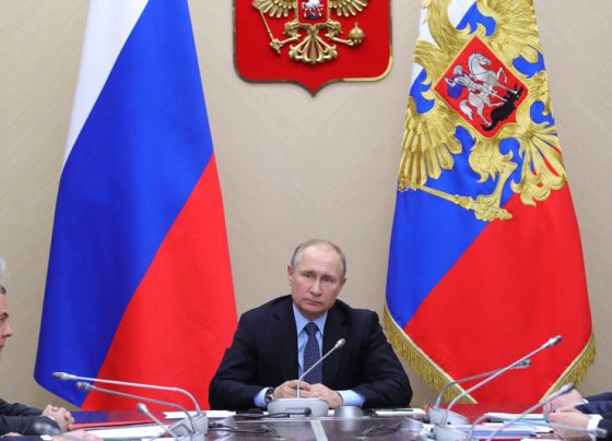 Путин запретил обременения и аресты в отношении активов на счетах С и И