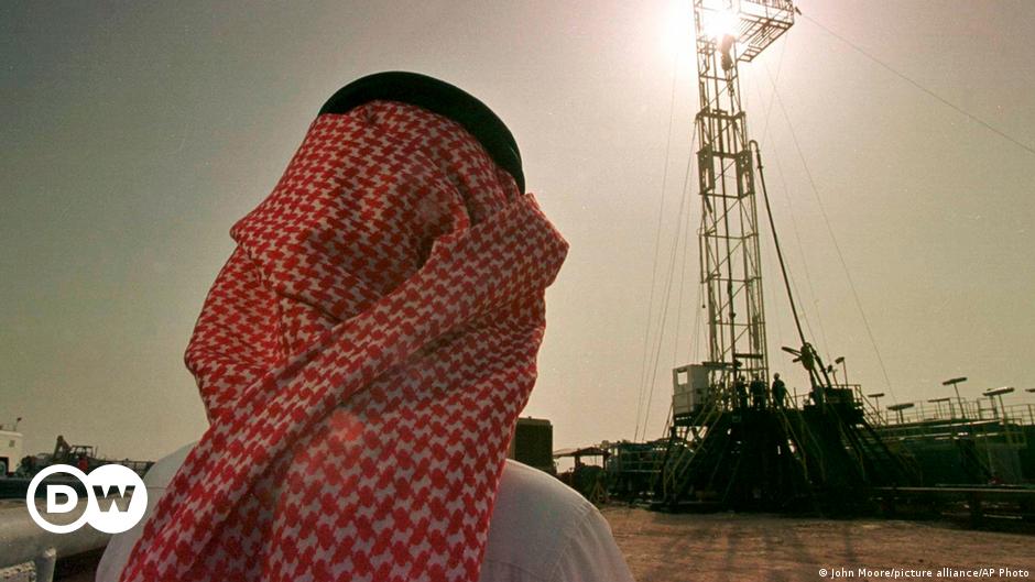 Саудовская Аравия снижает цены на нефть для всех покупателей – DW – 07.01.2024