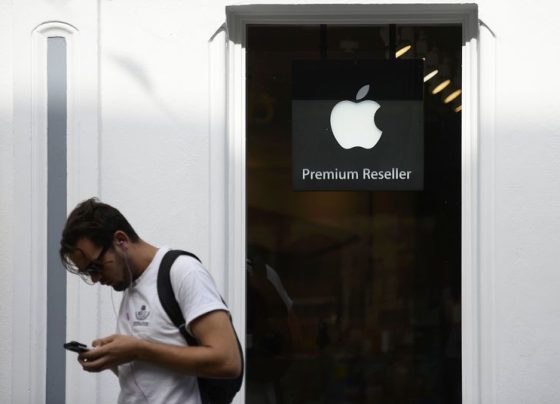 Распродажа акций Apple продолжается