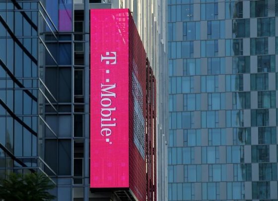 &copy; Reuters.  T-Mobile US: доходы побили прогнозы, прибыльa оказался ниже прогнозов в Q1