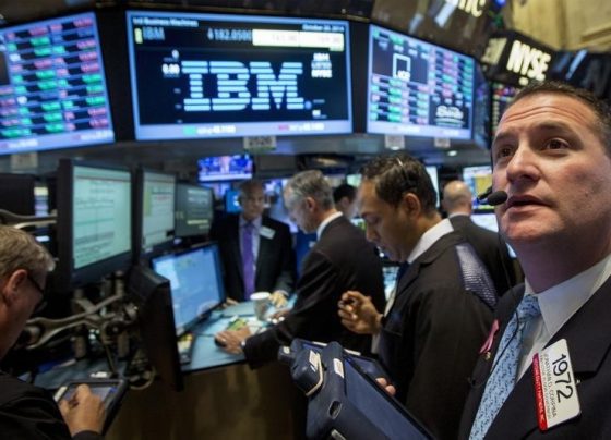 &copy; Reuters.  IBM: доходы побили прогнозы, прибыльa оказался ниже прогнозов в Q1