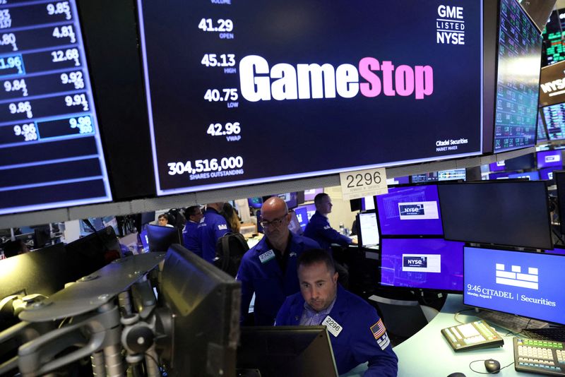 Акции GameStop снова взлетели после поста Roaring Kitty От Investing.com