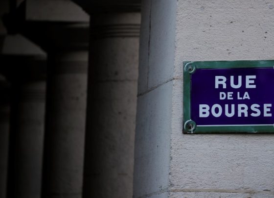 &copy; Reuters.  Париж уступил свое место крупнейшего фондового рынка Европы Лондону — Bloomberg