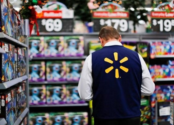 &copy; Reuters.  Walmart: доходы, прибыль побили прогнозы в Q3