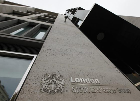 &copy; Reuters.  Рынок акций  Великобритании закрылся падением, Investing.com Великобритания 100 снизился на 0,35%