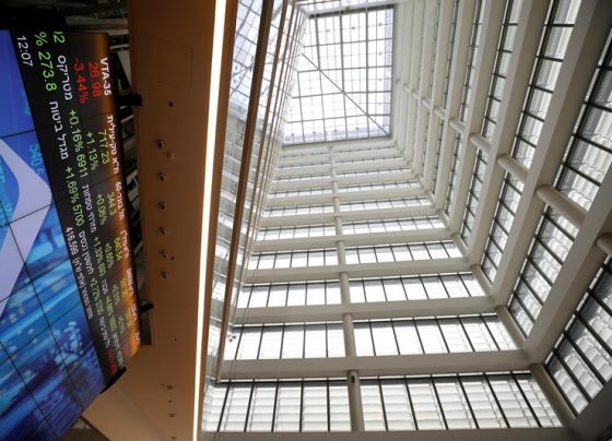 &copy; REUTERS/Amir Cohen Рынок акций  Израиля закрылся падением, TA 35 снизился на 0,32%