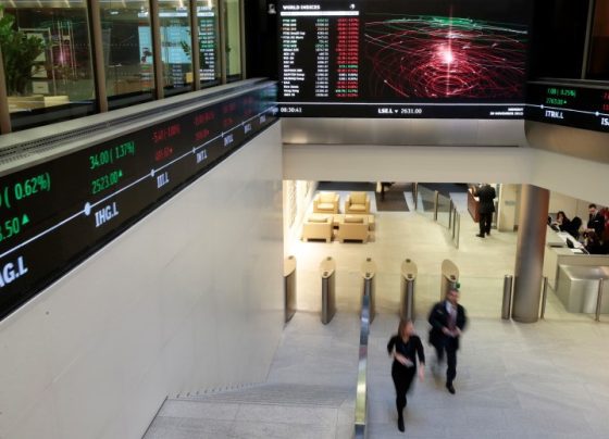 &copy; Reuters.  Рынок акций  Великобритании закрылся падением, Investing.com Великобритания 100 не изменился