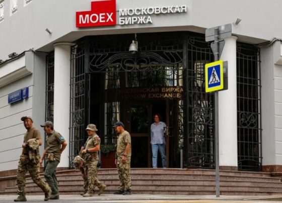 &copy; Reuters Рынок акций  РФ закрылся падением, Индекс МосБиржи (ММВБ) не изменился