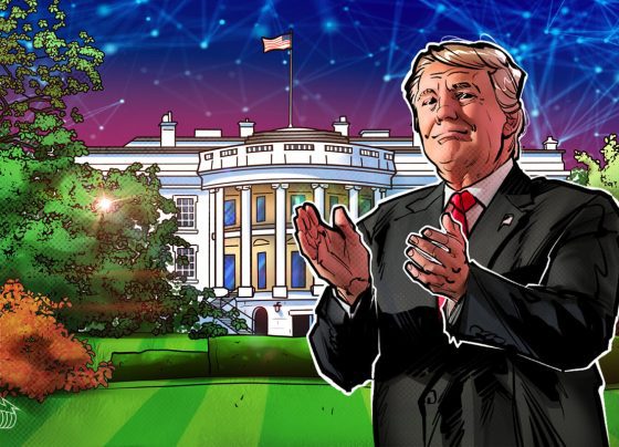 Золотая статуя Трампа, держащая биткойн, появляется в DC